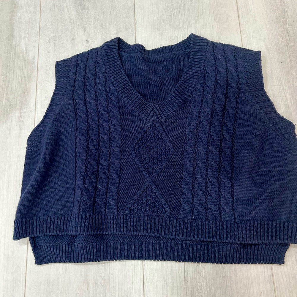 Cropped navy knit vest